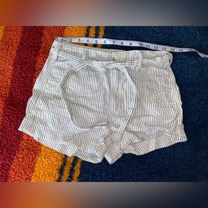 American Eagle Hi-Rise White shorts with blue stripes size 00